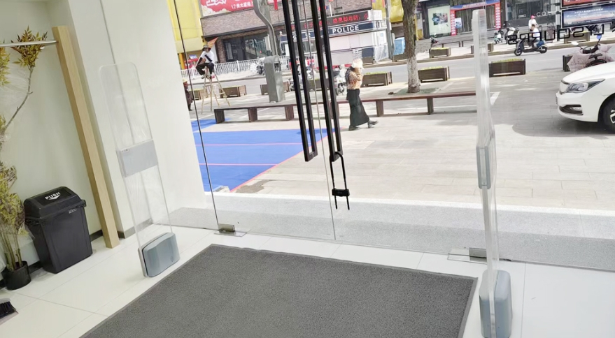 AM&RFID dual frequency: Intelligent security for the clothing retail industry.