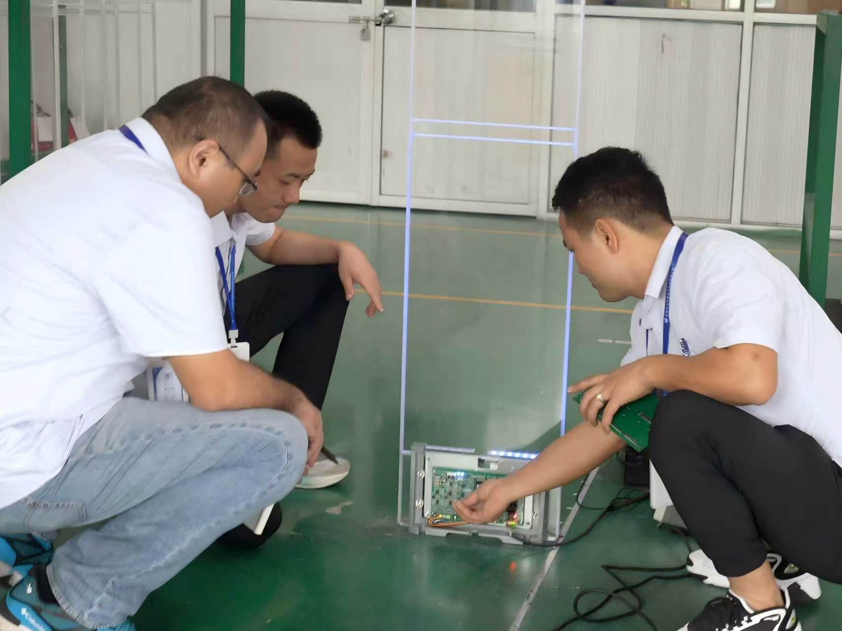 Customers Ask: Can I Install EMENO's EAS Antennas Myself